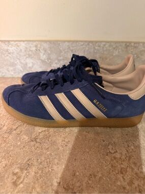 Big kid Adidas Gazelle- suede navy & cream (tan)